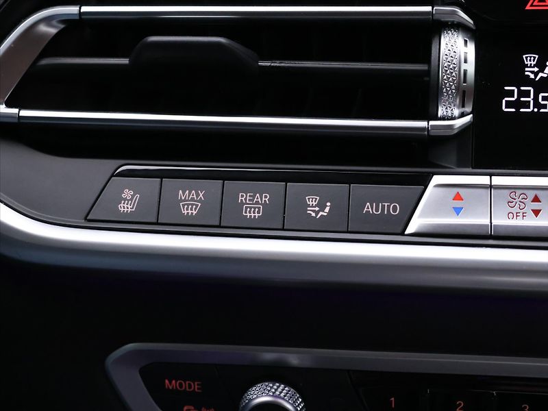BMW X5 3,0 210kW XDrive30d CZ DPH - fotka 28 z 42