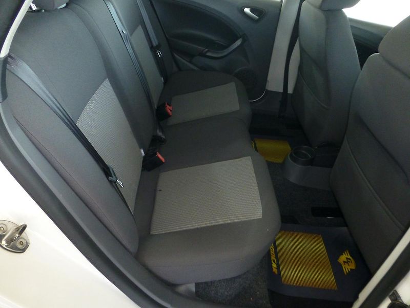 Seat Ibiza (2011) 1,6TDI*KLIMA**ALU*VYHŘ.SEDADLA - fotka 20 z 23