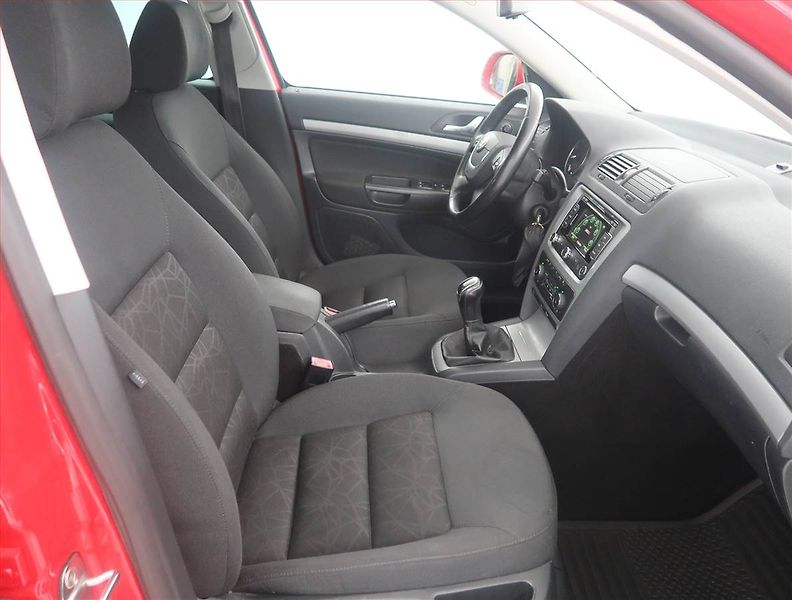 Škoda Octavia (2012) Elegance 1.4 TSI, po STK - fotka 9 z 15