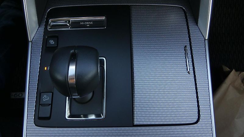 Mazda CX-60 2,5 l e-Skyactiv PHEV Exclusiv - fotka 17 z 23