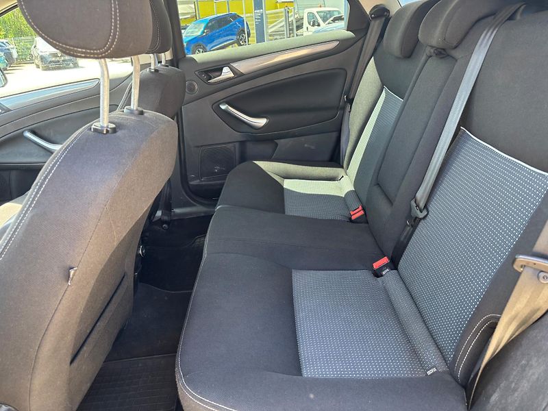 Ford Mondeo (2013) 2.0 TDCi - fotka 16 z 18
