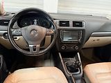 Volkswagen Jetta (2012) 1.4TSi, AC, výhřev sed - náhled 15