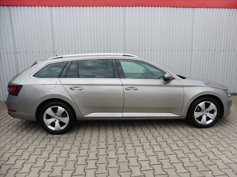 Škoda Superb 2,0 TDi Style Navi  III Combi - fotka 6 z 18
