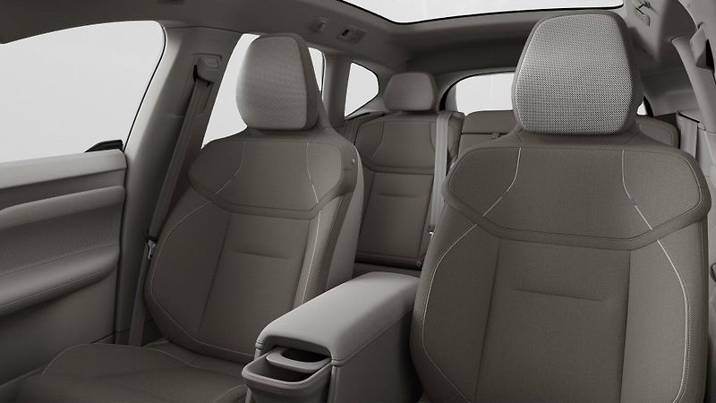 Volvo EX60 (2026) ULTA AWD, B&W, ParkPilot, 510k - fotka 8 z 13