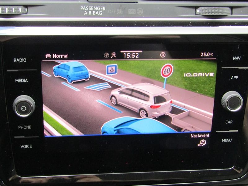Volkswagen Touran Highline 1,5 TSI 110KW DSG - fotka 29 z 30