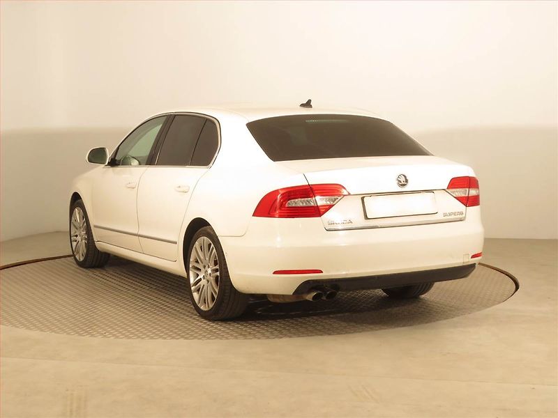 Škoda Superb (2013) Elegance 2.0 TDI, 4X4 - fotka 4 z 16