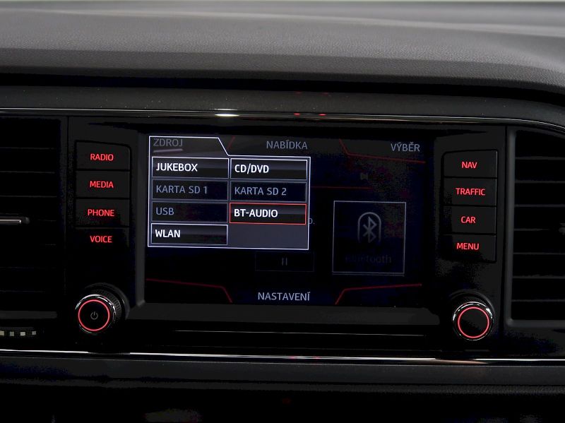 Seat Leon (2015) ST 2.0TSI 135KW FR NAVI PANORA - fotka 26 z 37