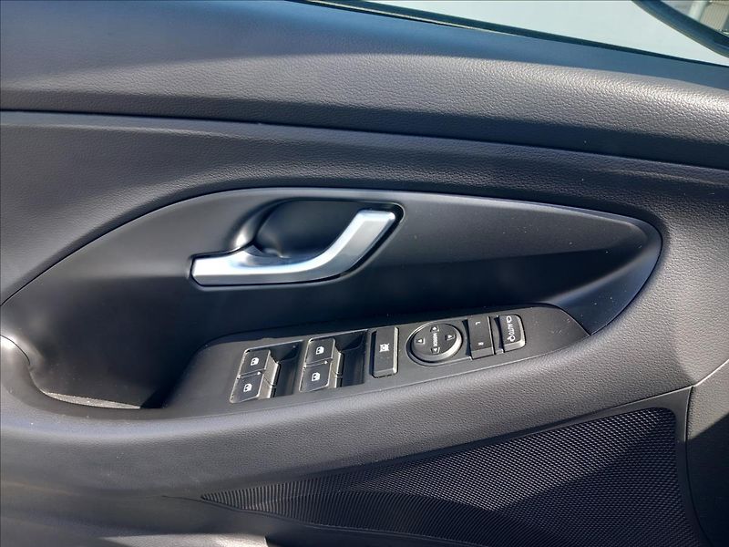 Hyundai i30 1,0 T-GDI COMFORT DCT - fotka 15 z 20