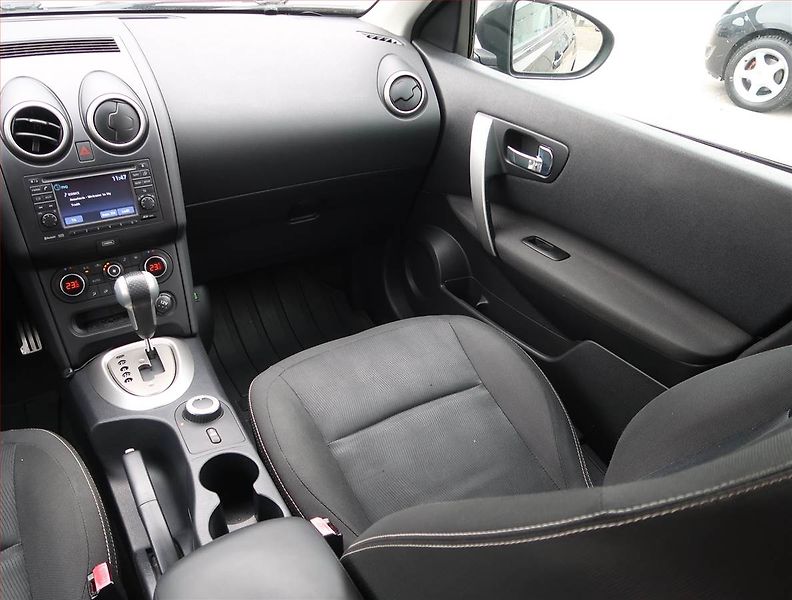 Nissan Qashqai (2012) i-Way 2.0 dCi, 4X4, Automat - fotka 8 z 19