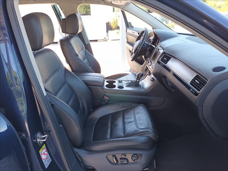 Volkswagen Touareg 3,0 TDI,176KW,NAVI,KŮŽE,PRUŽIN - fotka 23 z 46