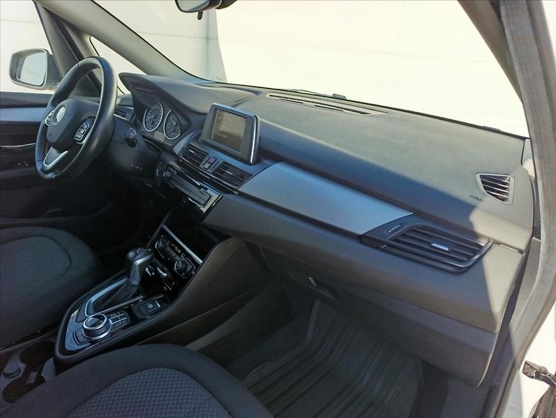 BMW Řada 2 1,5 216d Automat Navi Tempomat - fotka 27 z 36
