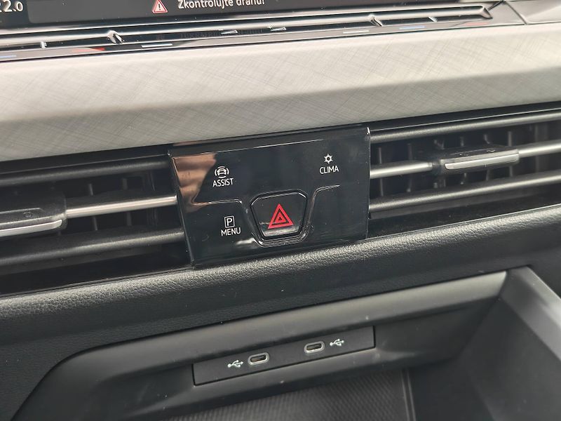 Volkswagen Golf Life 1,0TSi - fotka 17 z 22