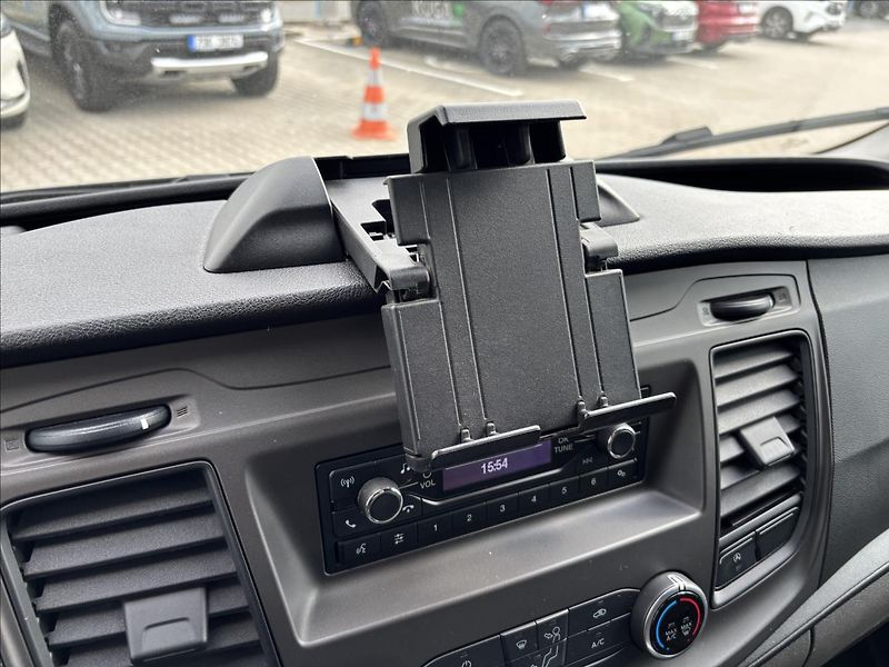 Ford Transit 2,0 EcoBlue MHEV Kombi L2 DPH - fotka 28 z 36