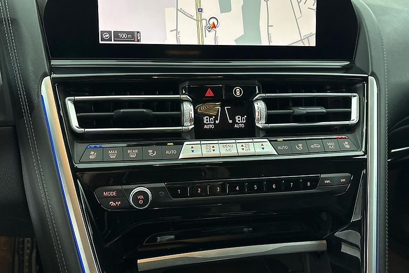 BMW Řada 8 M850i xDrive - fotka 19 z 25