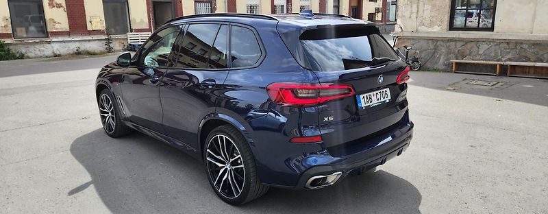 BMW X5 (2020) M50d SERVIS TAŽNÉ ČR IDIVIDUAL - fotka 8 z 48
