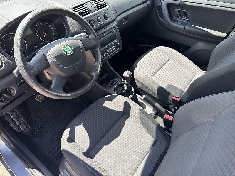 Škoda Roomster (2011) 1.2 TSI Ambition - fotka 7 z 24