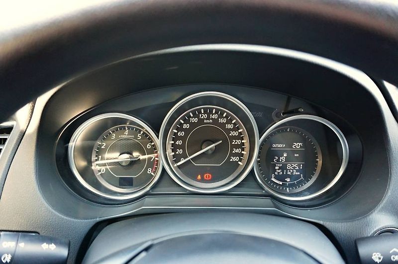Mazda 6 (2013) 6 2.0 107 kW - fotka 37 z 46