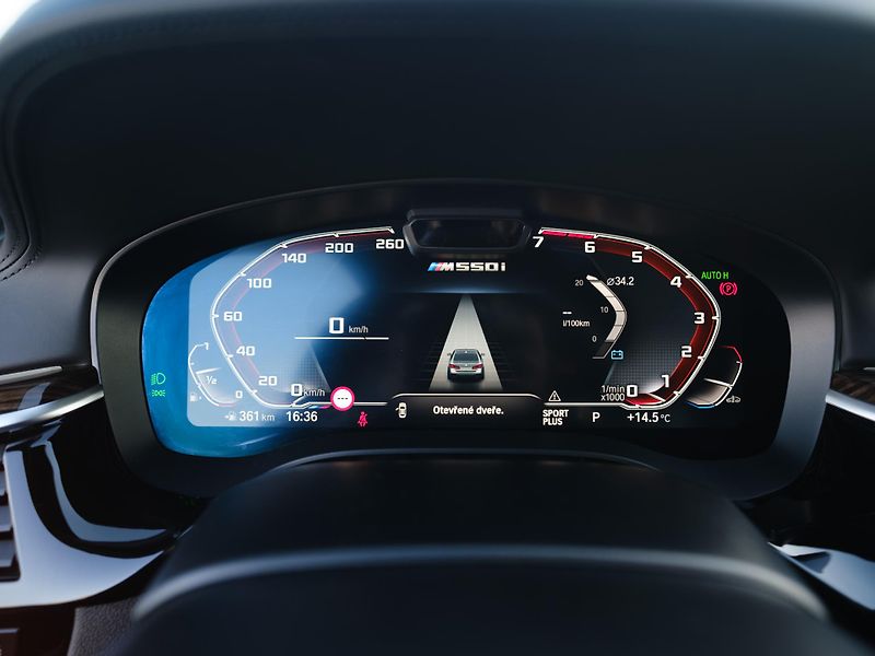 BMW Řada 5 M550i xDrive, DPH, SEDAN - fotka 27 z 46