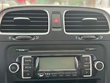 Volkswagen Golf (2010) 1.4 TSi, AC, park.čidla - náhled 13