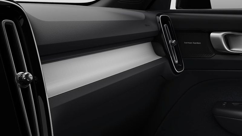 Volvo XC40 (2026) Black Edition, pano, 360°kam - fotka 11 z 13
