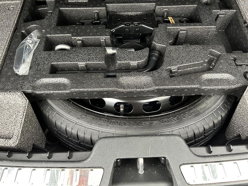 Volvo XC90 2.0 B5 4x4 PLUS Bright Vzduch - fotka 30 z 32