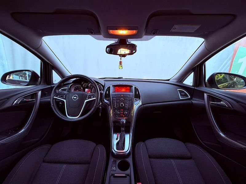 Opel Astra 1.4 Turbo Innovation Aut., S.K - fotka 17 z 26