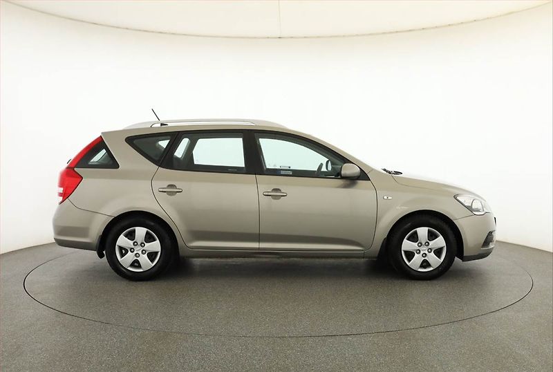 Kia Ceed (2012) 1.4 CVVT - fotka 6 z 14