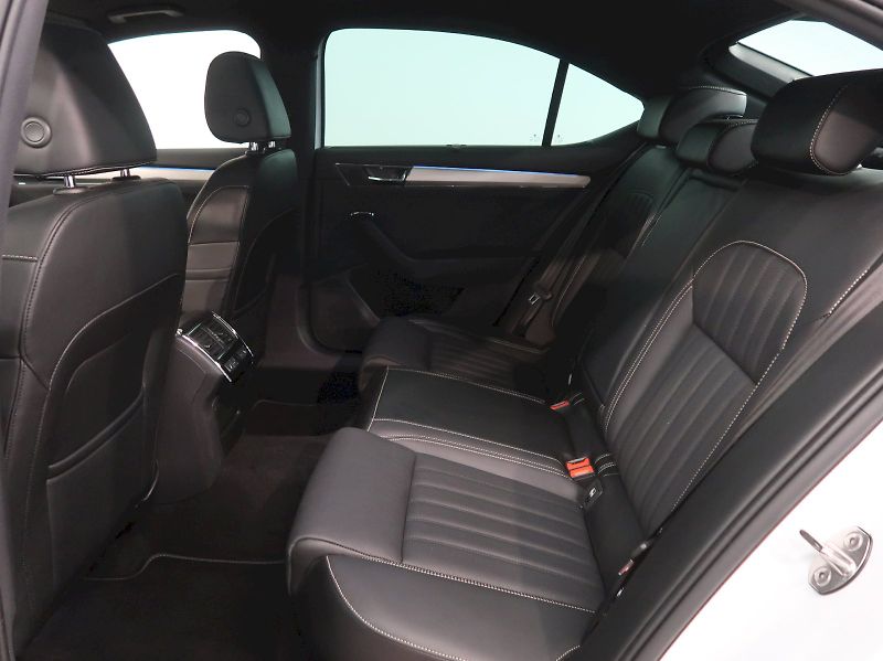 Škoda Superb (2023) L&K 2.0TSI 206KW 4x4 DSG TAŽNÉ - fotka 19 z 42
