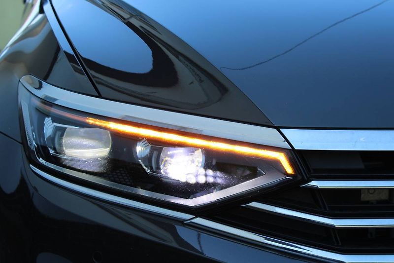 Volkswagen Passat (2022) 1.5 TSI 110kW DSG Head UP disp - fotka 31 z 35