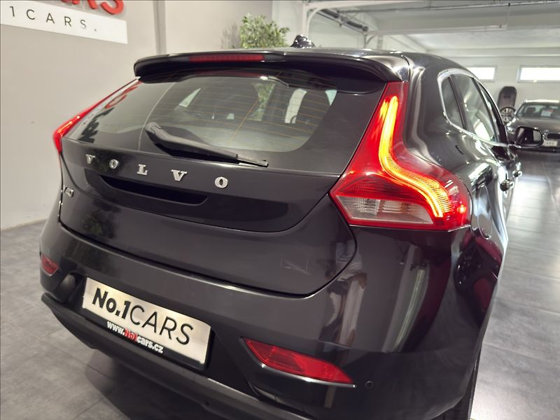 Volvo V40 1,6   D2 MOMENTUM BI-XEN VÝHŘE - fotka 29 z 42