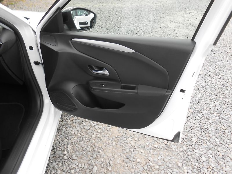 Opel Corsa 1.5TDCi,FULL LED,92TKm!!! - fotka 16 z 39