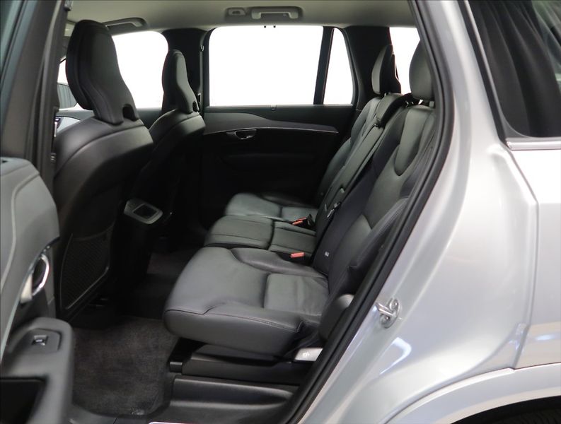 Volvo XC90 2,0 B5 AWD AUT Plus Bright - fotka 9 z 38
