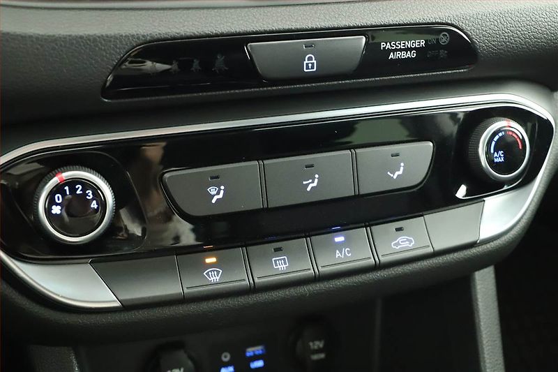 Hyundai i30 (2019) 1.4 CVVT, Tempomat - fotka 13 z 15