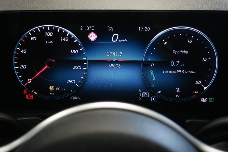 Mercedes-Benz GLB (2022) 220 D 4MATIC - fotka 18 z 48