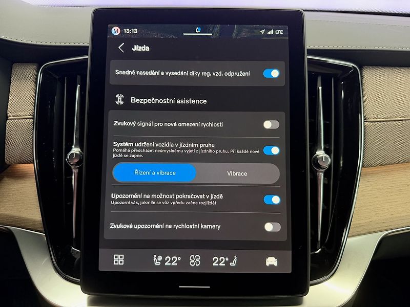 Volvo XC90 T8 AWD DARK PLUS, CHARCOAL, VZ - fotka 17 z 33