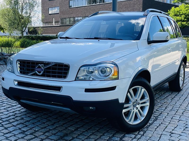 Volvo XC90 2.4D5 4x4 AUT VÝHŘEV SENZORY - fotka 1 z 44