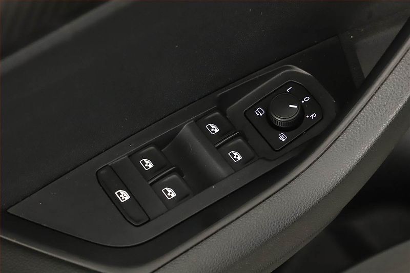 Škoda Karoq (2025) 1.5 TSI, SPORTLINE, AUTOMAT - fotka 10 z 18