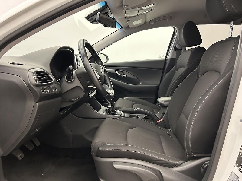 Hyundai i30 1.6 CRDI style - fotka 18 z 25