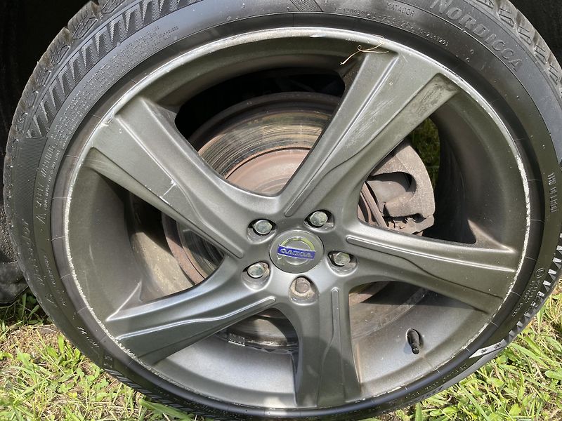 Volvo V60 (2011) Volvo V60 2,4 D5 AWD, R-Design - fotka 23 z 36