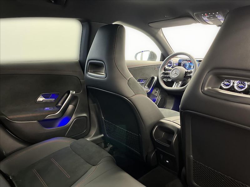 Mercedes-Benz CLA Třída 200 Shooting Brake AMG S - fotka 21 z 22