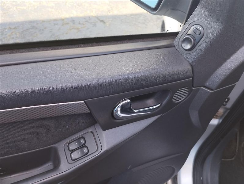 Opel Meriva 1,4 i 66KW ČR, 1.MAJITELKA - fotka 16 z 17