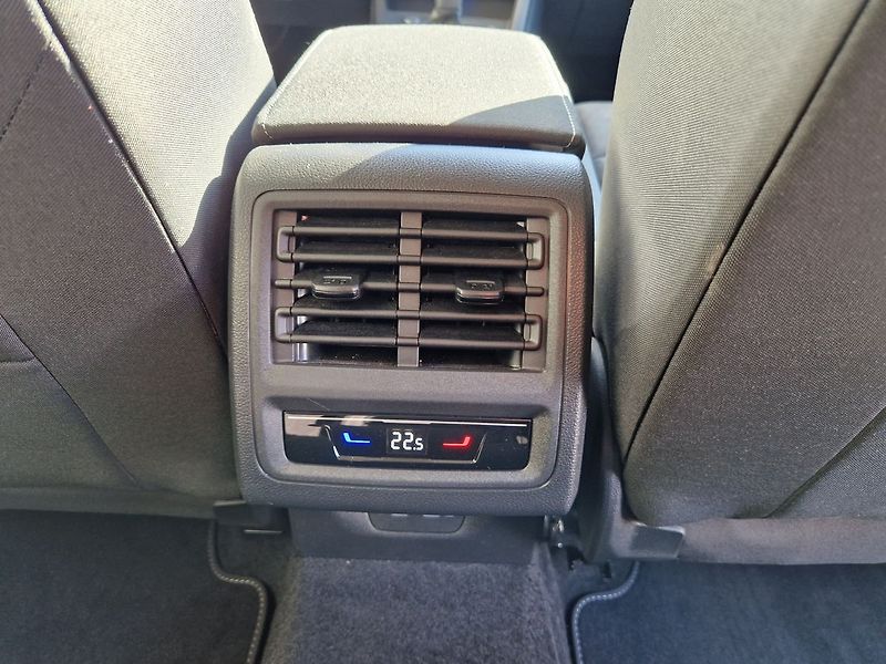 Volkswagen Golf Style 1.5 TSI - fotka 23 z 36