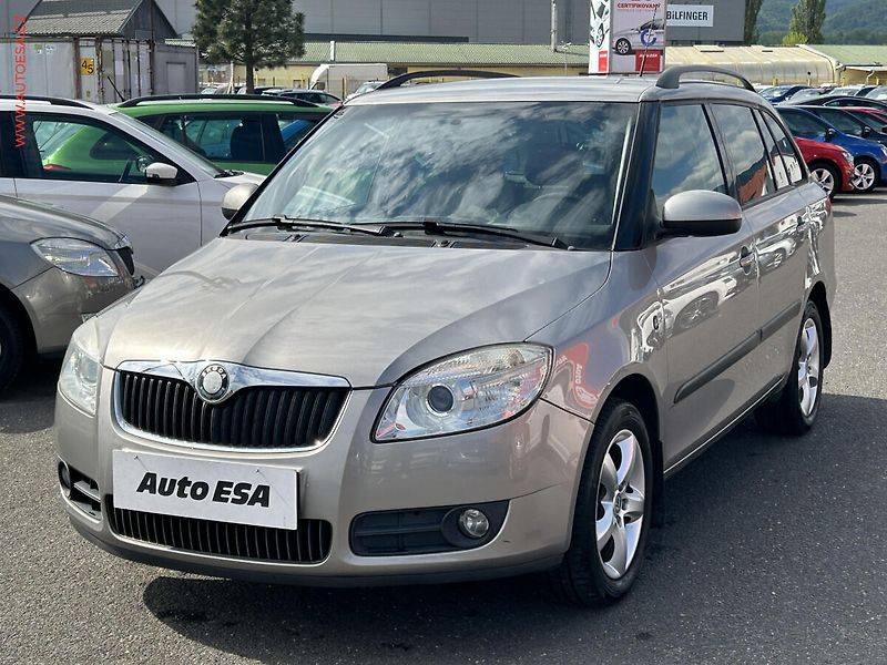 Škoda Fabia (2008) 1.2 12V, ČR, AC, park.asist - fotka 3 z 14