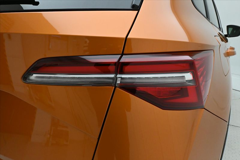 Škoda Karoq 1,5 TSI 110 kW DSG Ambition Zá - fotka 30 z 31