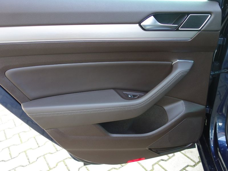 Volkswagen Passat (2015) 2.0TDI 110kW DSG HIGHLINE - fotka 34 z 49