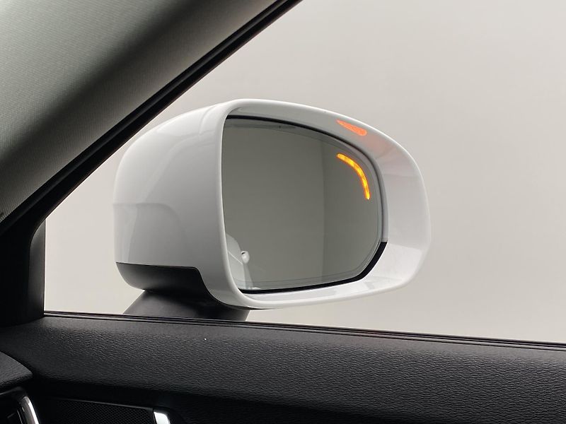 Volvo V90 CC T5 AWD MOMENTUM REZERVACE - fotka 34 z 46