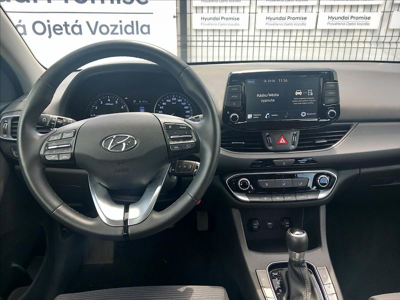Hyundai i30 1,0 T-GDI COMFORT DCT - fotka 9 z 21