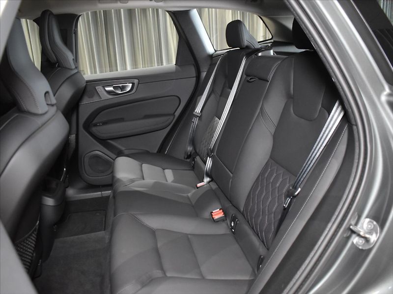 Volvo XC60 2,0 B5 AWD Plus BLIS,Bezklíč - fotka 9 z 22