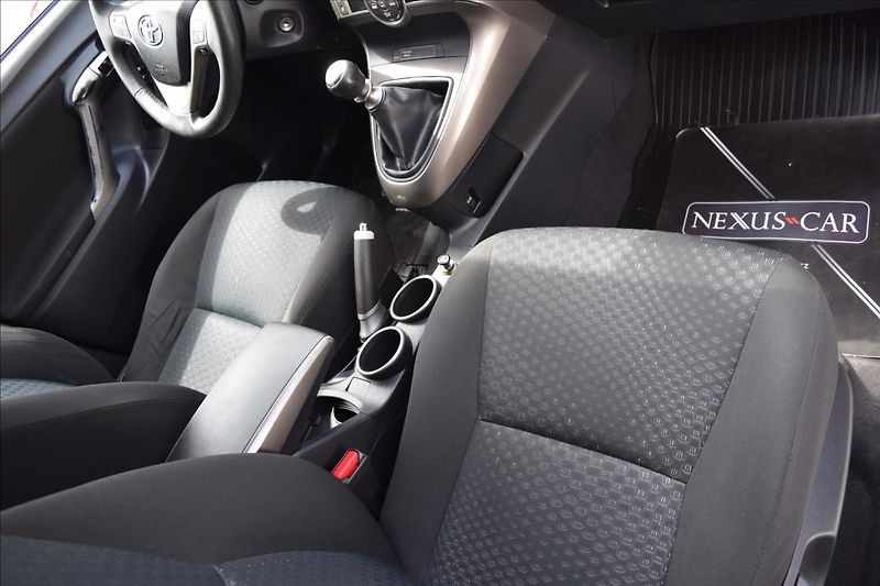 Toyota Verso 1,6 i 97KW NÍZKÉ KM 2XKOLA - fotka 23 z 48