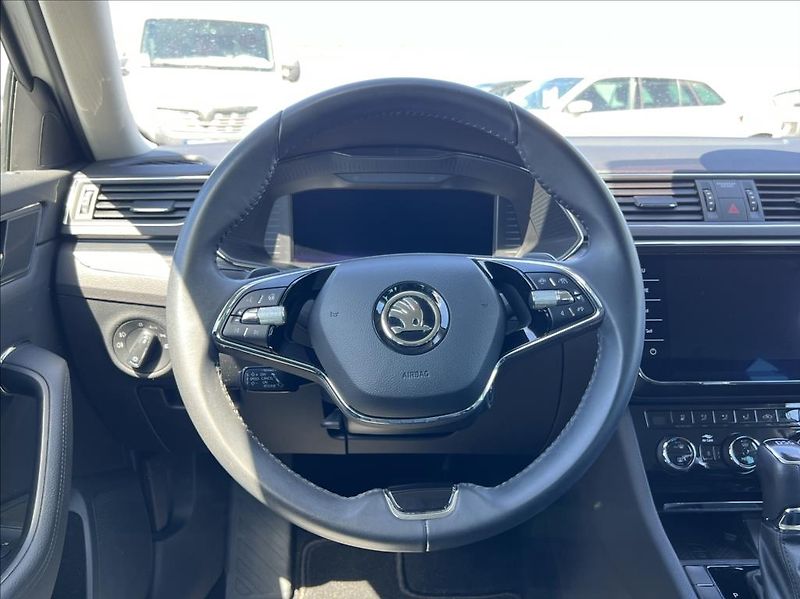 Škoda Superb 2,0 TDI DSG Premium Edition - fotka 23 z 42